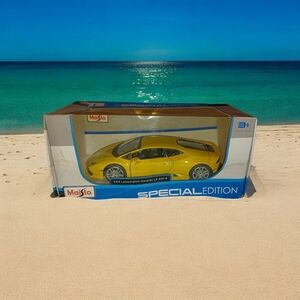 1:24 Maisto Lamborghini Huracan yellow